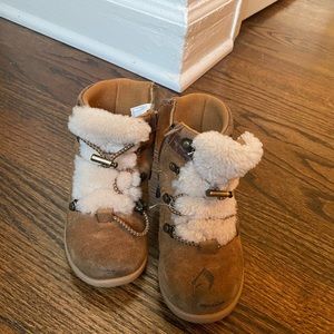 Ugg Ager 8 toddler